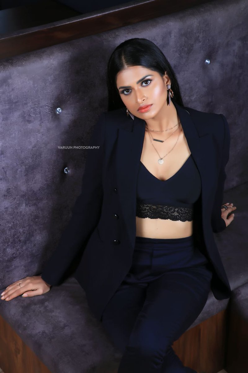 StudioFramesIn's tweet photo. Beauty in Black ! Actress #SumaPoojari Pics
@sumagpoojari @KskSelvaPRO https://t.co/ZD8h9ccvNa