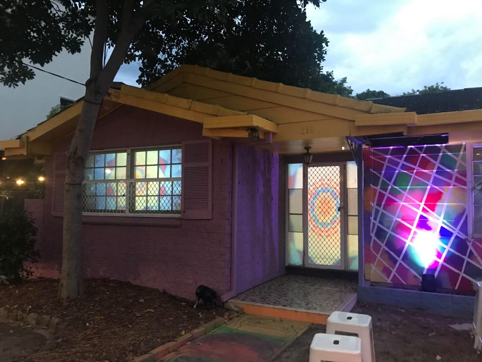 qldpoetry's tweet photo. THIS is the venue for #AvantYard at #BleachFestival. Too adorable! 🏠 https://t.co/ezSLWrPfzE