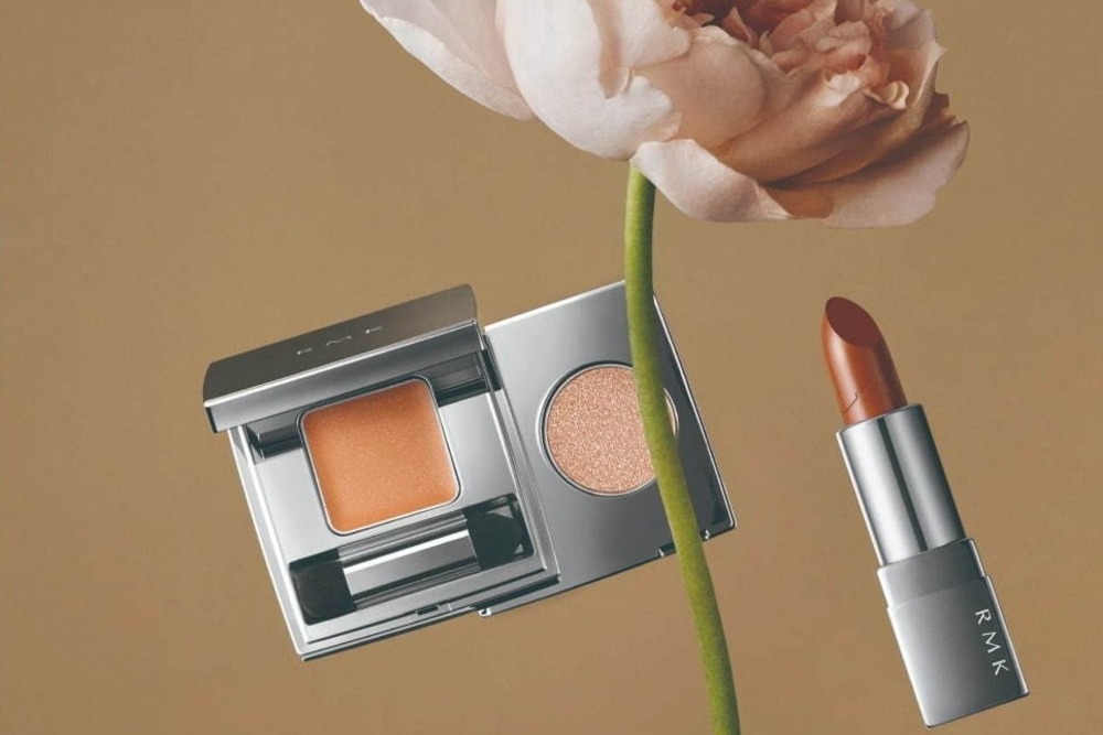 fashionpressnet's tweet photo. RMK21年春コスメ、3WAY アイシャドウ＆上品ツヤ感リップで仕上げる“リッチな”ベージュメイク - https://t.co/ToAKMZINQw https://t.co/Cxidji33Jm