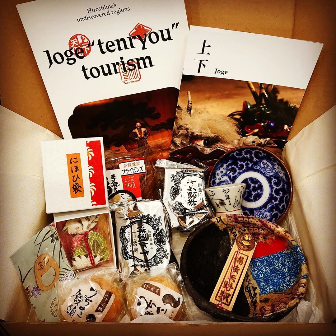 Pekopekobox's tweet photo. Joge box photos by our customer Jamie! Thank you :) #japandaily #pekopekobox #japanesesubscriptionbox #japanesesnacks #cooljapan #deepjapan #japanesefood #japanesedelicacy #japanesefoodie #tokyofoodie #kyotofoodie #traveljapan #japanesesouvenir #japaneseculture https://t.co/gbtWsHcgxg