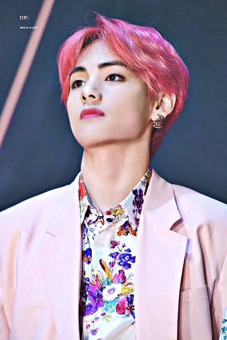 healwithtae's tweet photo. Kim Taehyung as beautiful sceneries ; a thread ♡ https://t.co/1FiQkjp6QL