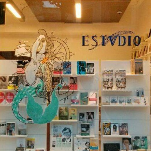 AguilarFria's tweet photo. Que quiero mucho a esta librería, a la familia García-Barredo y a mi librera favorita que me busca libros ilustrados. Comprad en librerías, por dios! #diadelaslibrerias @estvdio https://t.co/DmWigLUi2U