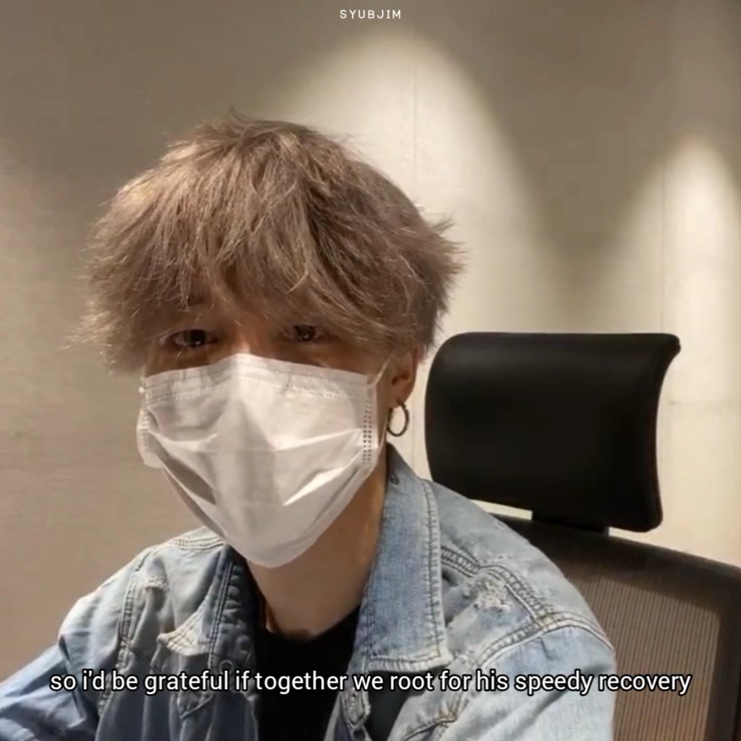 syubjim's tweet photo. jimin in front of us: let's cheer him up and wish him the best🥰🥰
jimin in front of yoongi: i'm taller than u (ง •̀ɞ•́)ง https://t.co/dlLzUu2T4D