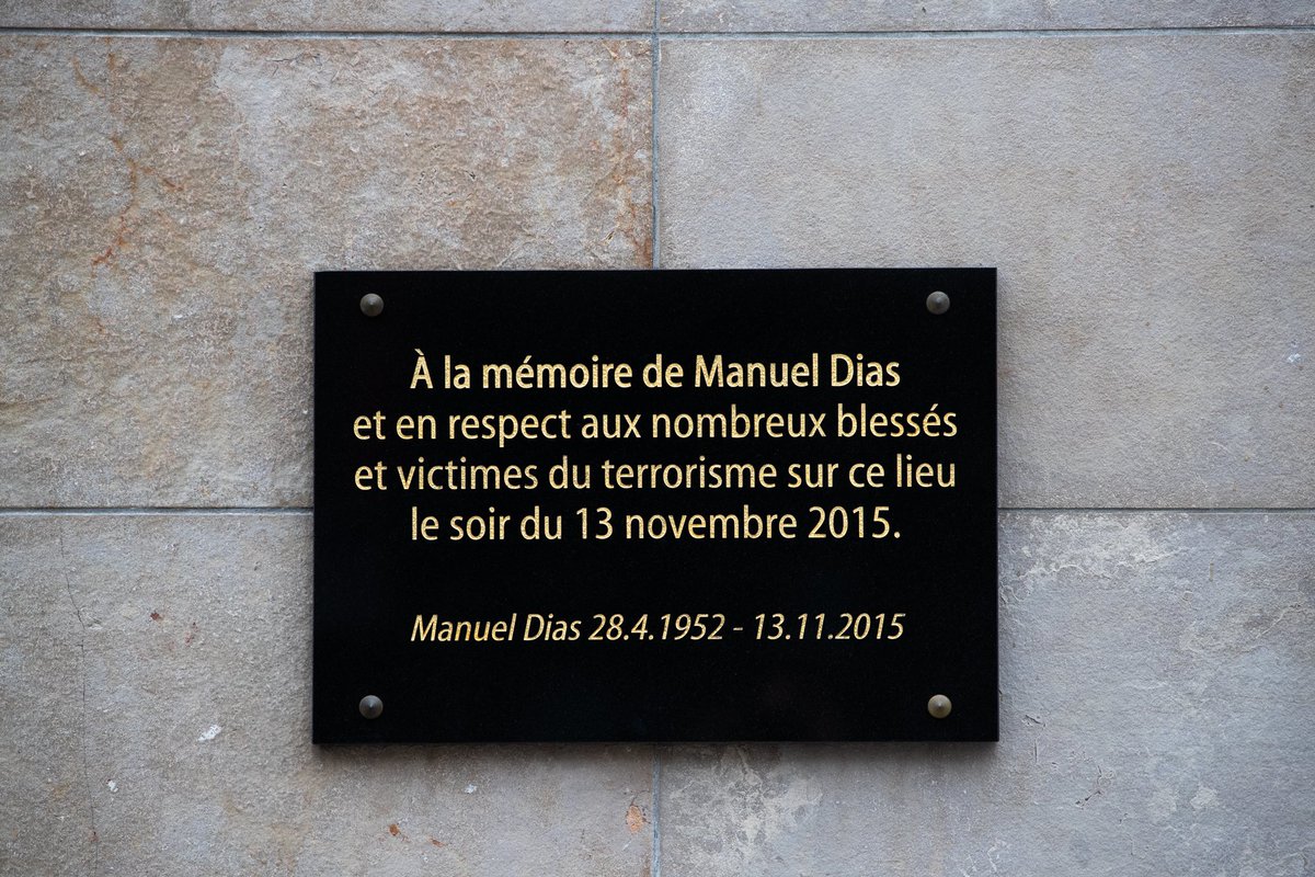 JeanCASTEX's tweet photo. À la mémoire de Manuel Dias et en respect aux nombreux blessés et victimes du terrorisme sur ce lieu le soir du 13 novembre 2015. https://t.co/6hQFJBzp3A
