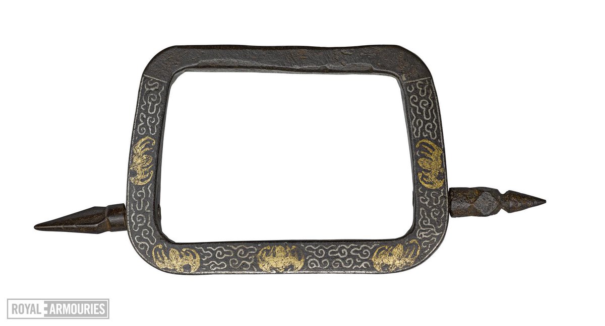 (4/10) Whereas this similar knuckle duster also from China is decorated in gold overlay with the 'Wu Fu' (Five Lucky Bats). The number five is auspicious in Chinese culture and is closely related to the five elements.  XXVID.67