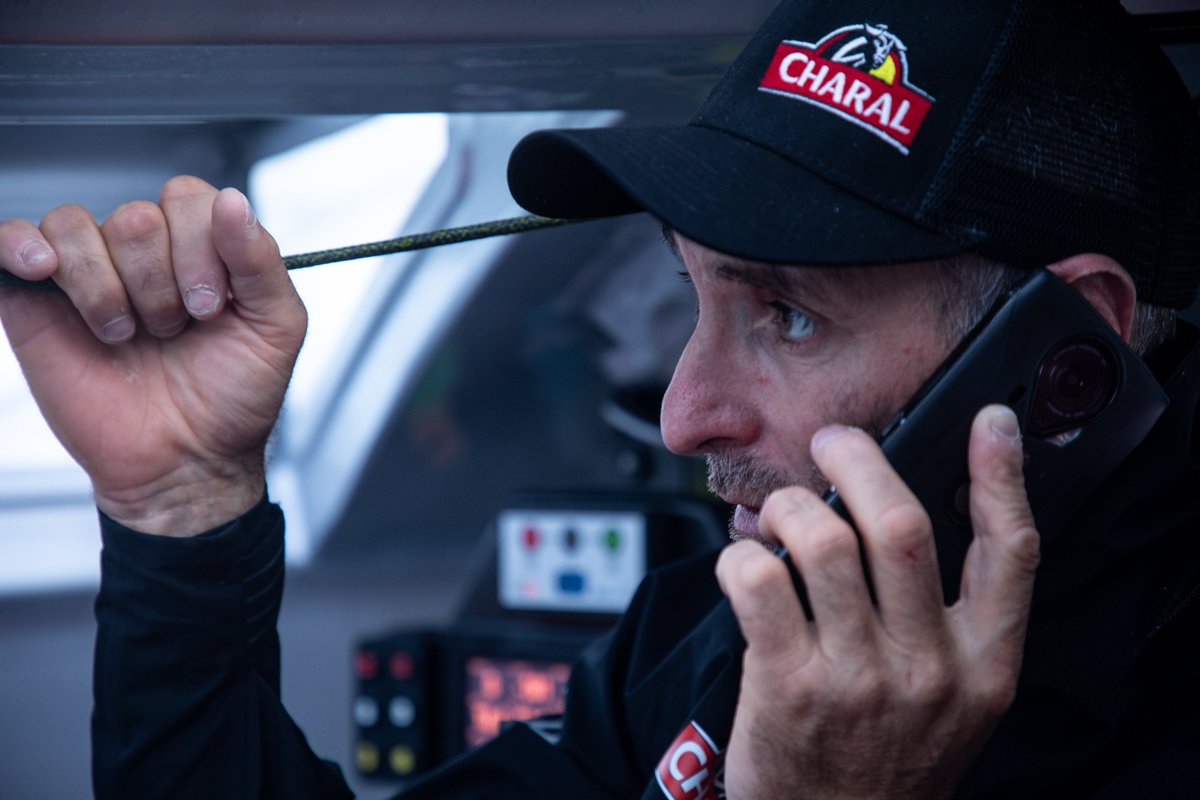 JeremieBeyou's tweet photo. RESTONS FORT 💪🏻
Encore 24h de nav pour Jérémie avant de rejoindre les Sables. En contact permanent avec la terre, Jérémie travaille avec le Charal Sailing Team afin de pouvoir commencer les réparations dès son arrivée 🛠 ⛵️
📷 Gauthier Lebec
#CharalSailingTeam #OnlyBeyou https://t.co/oC4XEEL5x5