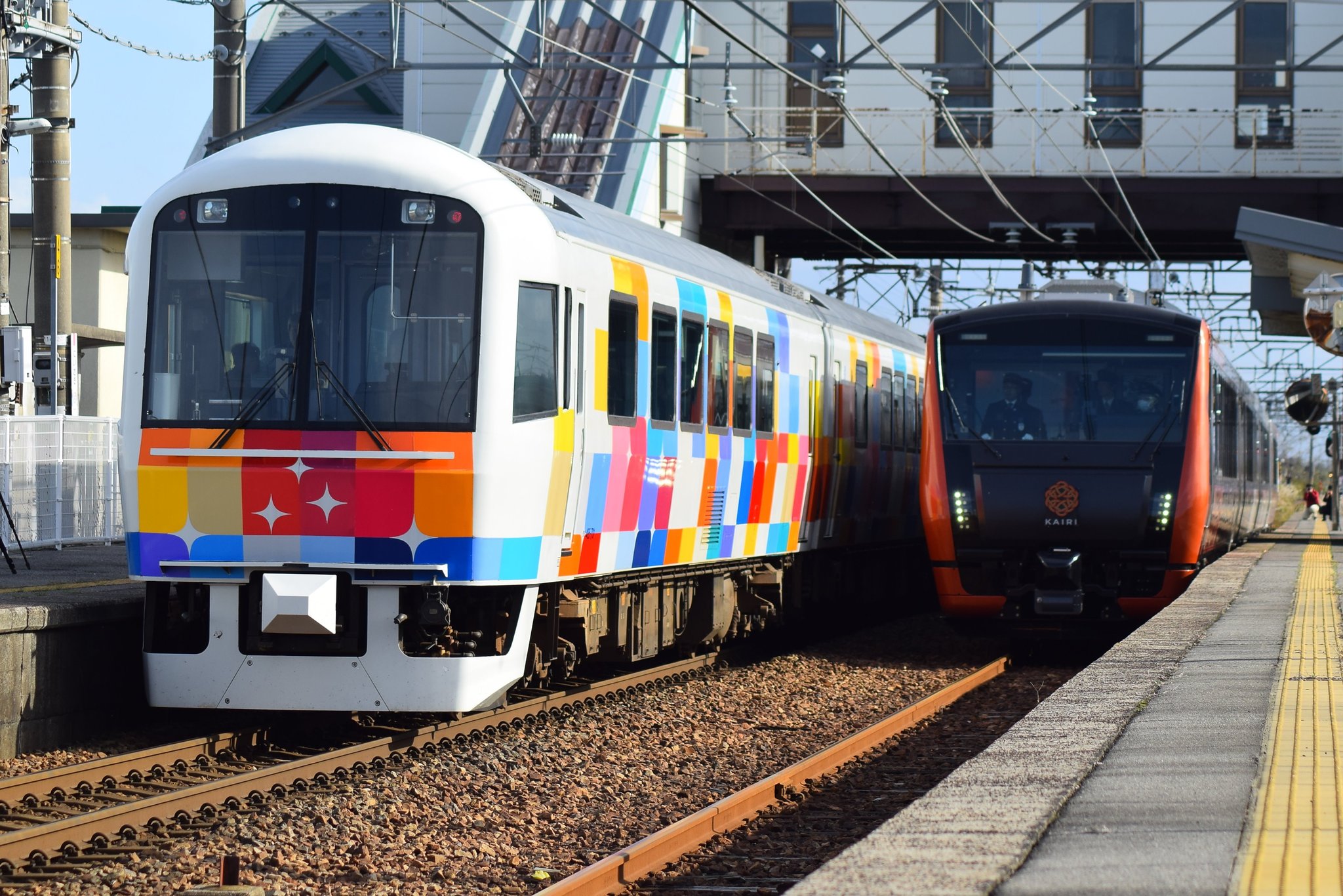 湘南あずき 奇妙な回送といえば 去年海里の運行開始当初 なぜか往路酒田行きの前にニイを早く出庫して カヌから新崎 まで回送で1往復してから新潟に据え付けて出発してたな そのおかげで実現した新崎での並び そして気づいたらこの新崎回送は無くなっ 湘南あずき 奇妙な回送といえば 去年海里の運行開始当初 なぜか往路酒田行きの前にニイを早く出庫して カヌから新崎 まで回送で1往復してから新潟に据え付けて出発してたな そのおかげで実現した新崎での並び そして気づいたらこの新崎回送は無くなっ