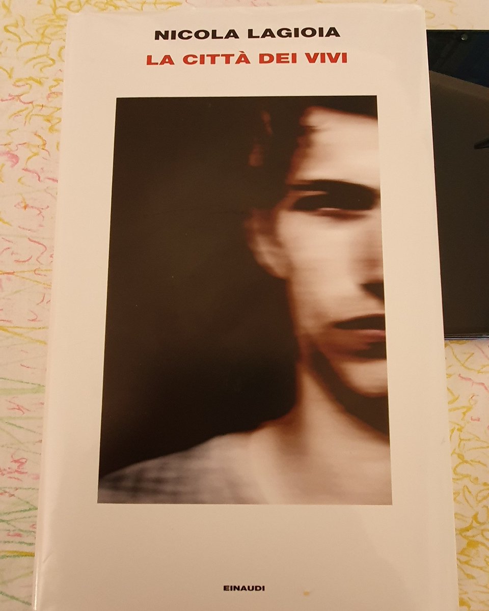 Ho finito di leggere #lacittàdeivivi di <a href="/NicolaLagioia/">Nicola Lagioia</a>, #einaudi, non so se mi sono posta le giuste domande e non credo di saperne più dell'autore ora che l'ho finito. Comunque è un libro bellissimo. viadeiserpenti.it/la-citta-dei-v…