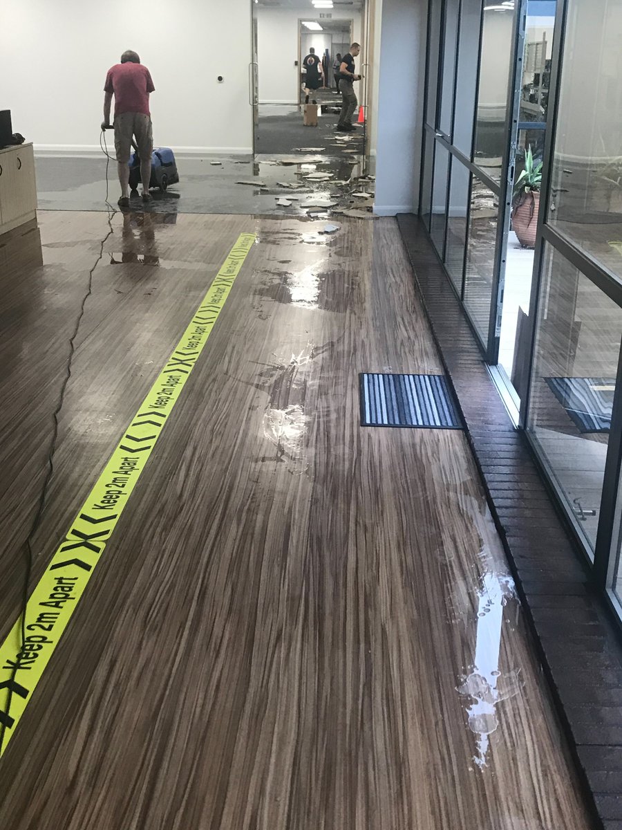 AliceDickens20's tweet photo. Flooding in the office #barhillbusinesspark https://t.co/FB0yIWwbqq
