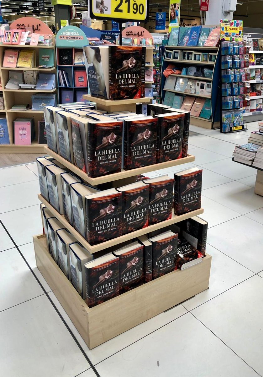 mriossanmartin's tweet photo. Una novela no es nada sin las librerías y los libreros. #diadelaslibrerias 

@LaHuellaDelMal @edit_planeta 
Abro hilo de agradecimiento https://t.co/7LceVRysvt