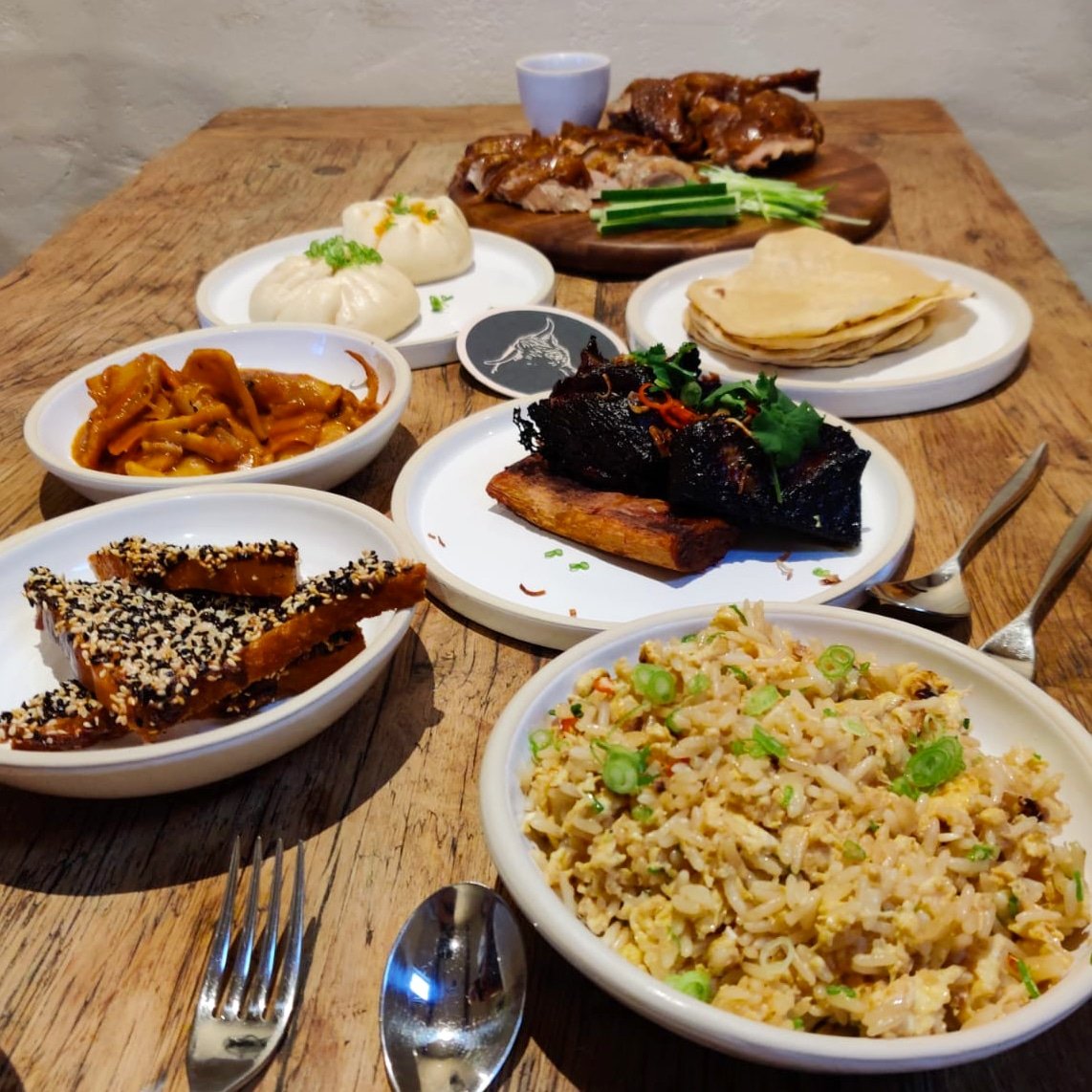 Looking for dinner inspiration this weekend? Our brand-new takeaway menu includes Char Siu beef rib, whole roast duck, egg fried rice and handmade steamed buns. Order before 4pm for pick-up 5-8pm! 
📞 01298 211949
theblindbull.co.uk/takeaway-from-…

#takeaway #lockdowntakeaway #newmenu