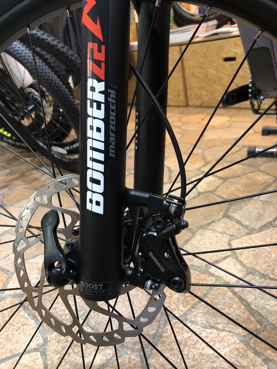 astbikes's tweet photo. #サンタクルズ #5010 ASTスペシャルな完成車‼️妥協を許さずしっかり組み上げた1台😍#sram NX12S #shimano SLX4ポット #marzocchi Z2 150mmサスペンション #kindshock LEVドロッパーシートポスト仕様👍¥440000(税込)お早めに💕#マウンテンバイク #フルサス #santacruz #astbikes #astforest #和光 https://t.co/KoRKD28GXV