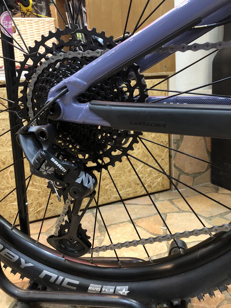 astbikes's tweet photo. #サンタクルズ #5010 ASTスペシャルな完成車‼️妥協を許さずしっかり組み上げた1台😍#sram NX12S #shimano SLX4ポット #marzocchi Z2 150mmサスペンション #kindshock LEVドロッパーシートポスト仕様👍¥440000(税込)お早めに💕#マウンテンバイク #フルサス #santacruz #astbikes #astforest #和光 https://t.co/KoRKD28GXV