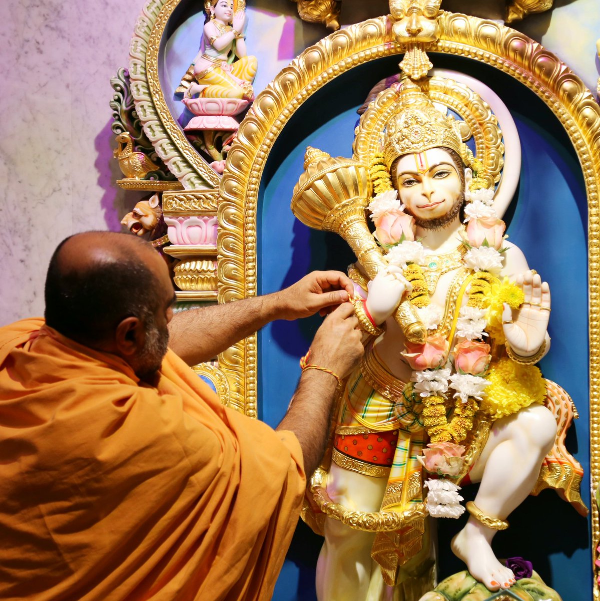 NeasdenTemple's tweet photo. Today is #KaliChaudas, the second day of #Diwali. ‘Kali’ means darkness and 'Chaudas' refers to the 14th day of the lunar month. On this day, Hindus perform #HanumanPuja and pray to be freed from the darkness of evil, ignorance and fear by the light and love of God. #BAPSDiwali https://t.co/2ml2YSwfeY