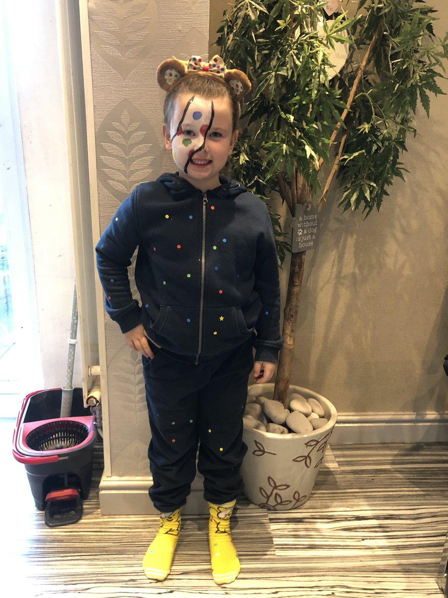 Kateleech92's tweet image. Children in need day @HFCronton  @BBCCiN #Pudsey #spotty #Accessories #facepaint
