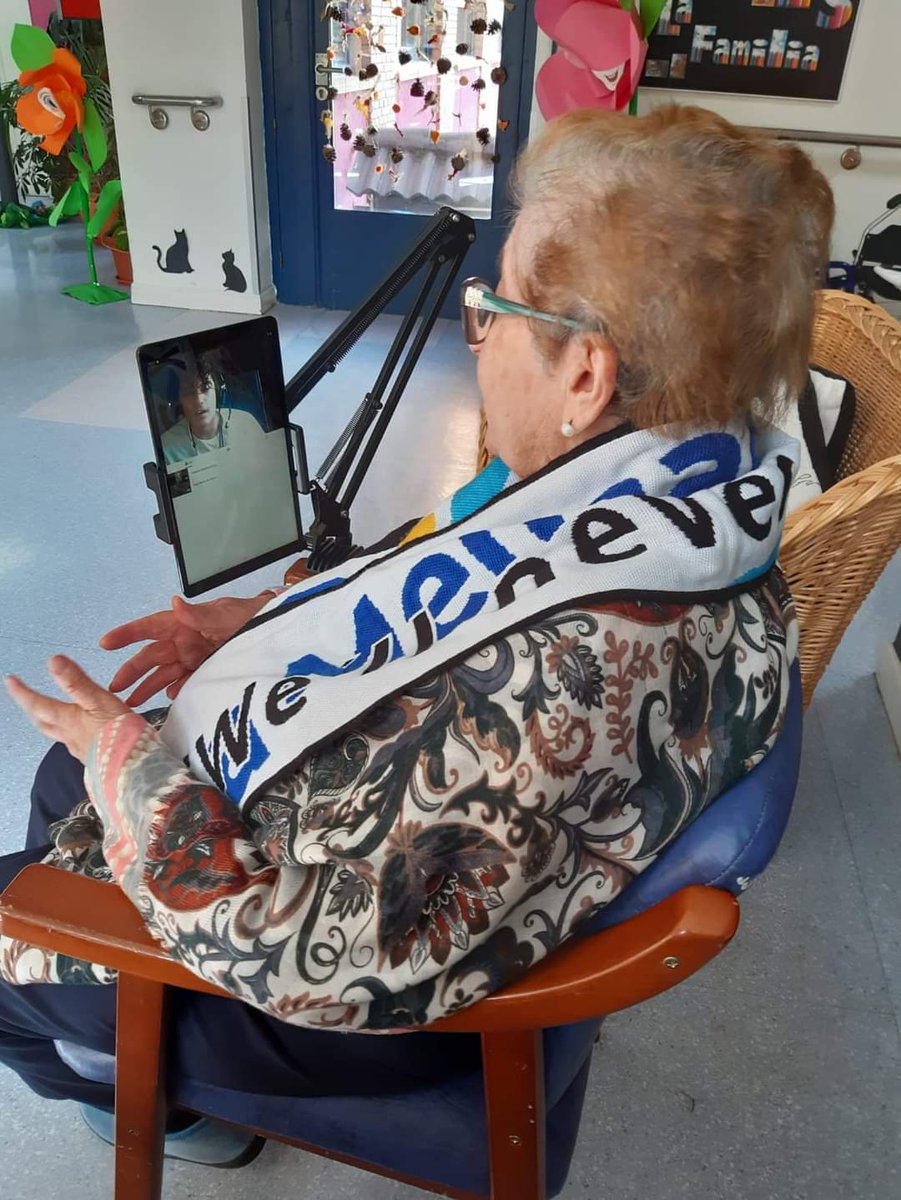 CrisCLopez's tweet photo. El proyecto #ConectandoCorazones, en colaboración con la residencia #TerceraActividad, seleccionado como finalista de los Premios Fundación Telefónica al Voluntariado. 👨🏼‍💻👩🏼‍💻❤👴🏻👵🏻
@colsangregorio @FundacionSMLRPH @fundacionTef 
#LaMennais 
#LaMennaisATuLado https://t.co/iBC33ZDU9a