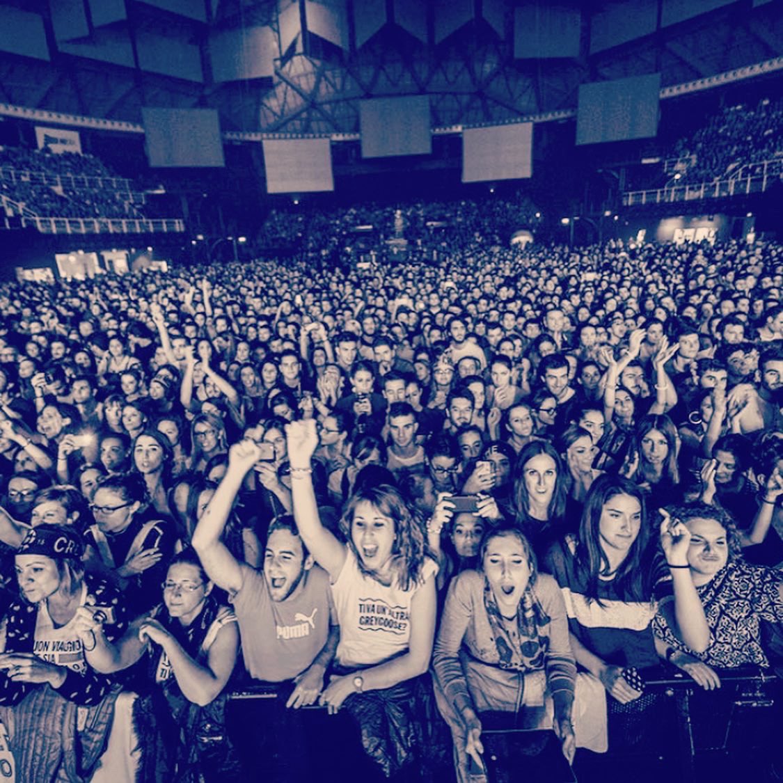 CremoniniCesare's tweet photo. Novembre 2014. #LogicoTour. Bellissimo pubblico. Dall’inizio di questo decennio ho visto i miei palchi crescere pezzo dopo pezzo. Ogni tour aveva qualcosa in più. Mi è piaciuta questa cosa, perché ogni piccola conquista ha avuto un sapore speciale. https://t.co/rPX2DiRw2a