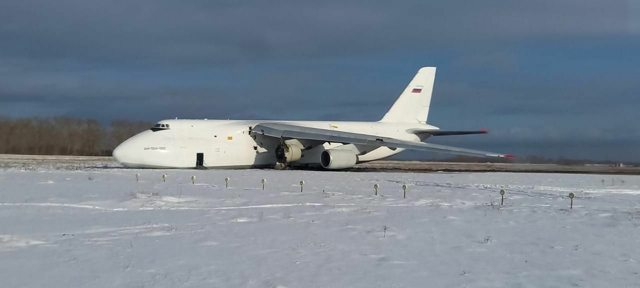 O Xrhsths Act Sto Twitter あらら ヴォルガ ドニエプル航空 Volga Dnepr Airlines のan 124がノヴォシビルスク近郊のトルマチョーヴォ空港 Tolmachevo Airport Novosibirsk で機体破損による緊急着陸をした模様 T Co Dce02dsu0a