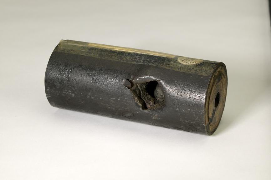 This put a hard short circuit between phase and earth (linked out LIVE and NEUTRAL) and contemporary historians wrote of “the current being rapidly cut off”. This can only have been via FUSE action as no automatic circuit-breakers existed at that time [4/12]