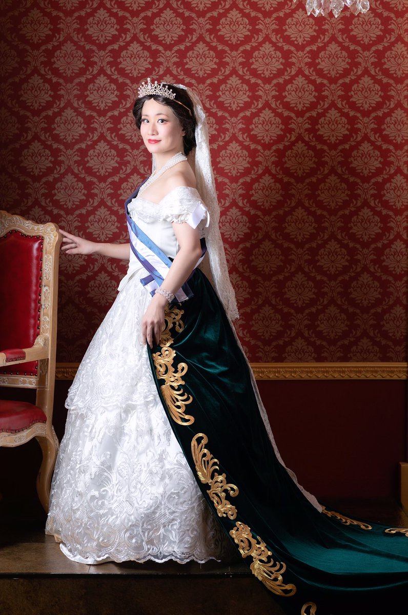 アトリエshione フランス皇后ウジェニーの肖像画を再現しました 1853年ヴィンターハルター画 エリザベート皇后のスタードレスの肖像画と同じ画家 アトリエshione スタジオshione T Co Qsugfwmewl Twitter