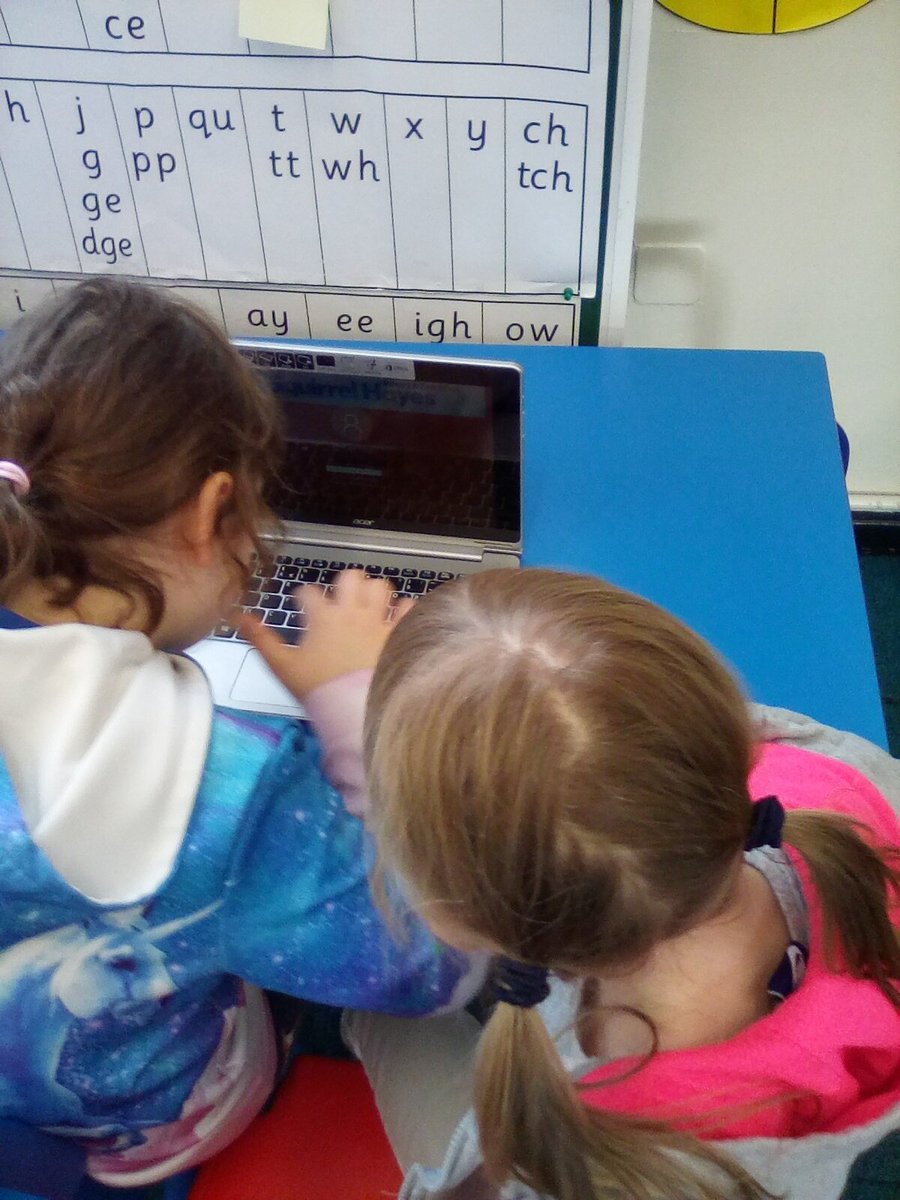 SquirrelHayes's tweet photo. Perseus enjoying their computing lesson ππ₯#computerfun #whizzkids https://t.co/U6cxbNIfN6