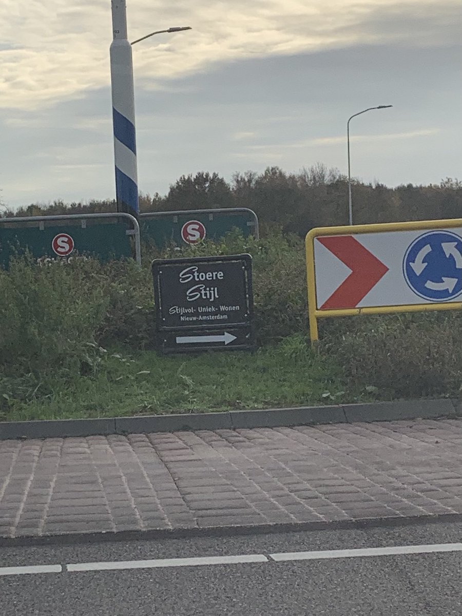 ⁦<a href="/GemeenteEmmen/">Gemeente Emmen</a>⁩   
Waarom wordt de gemeente Emmen volgezet met reclameborden op de rotondes ?