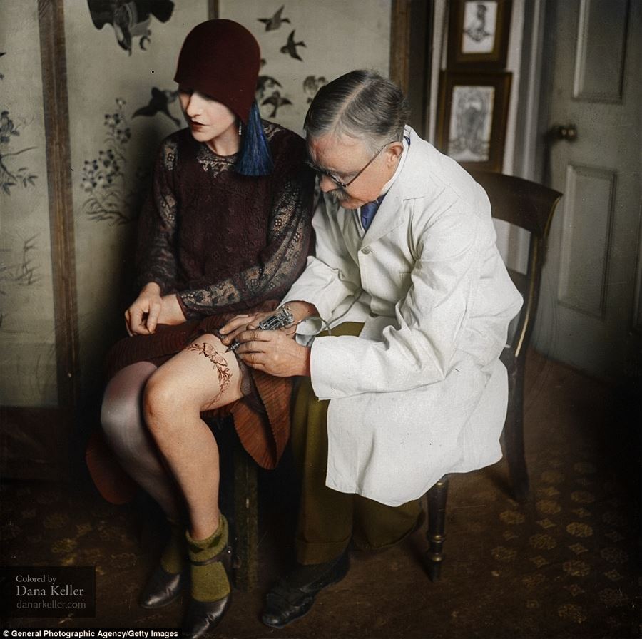 Friday 13, 2020 - Picture of the day
==
British tattoo artist George Burchett, the "King of Tattooists", ca 1930. Before/After: danarkeller.com
®source : @_HistoryInColo
Burchett became one of the most famous tattoo artists
More info: en.wikipedia.org/wiki/George_Bu…