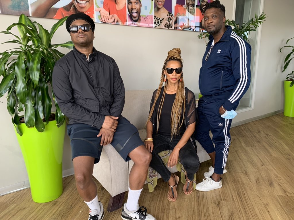 VumaFM's tweet photo. Aye Afrika
Thank you for joining us @roots2000music @TheRealMXO @_SliqAngel on #TillNoon with @VanessaMarawa from 09:00-12:00
#ayeafrika #vumafm #vuma103fm #happybirthdayvuma103fm #vumaturns8 https://t.co/uJxtAGZpP9
