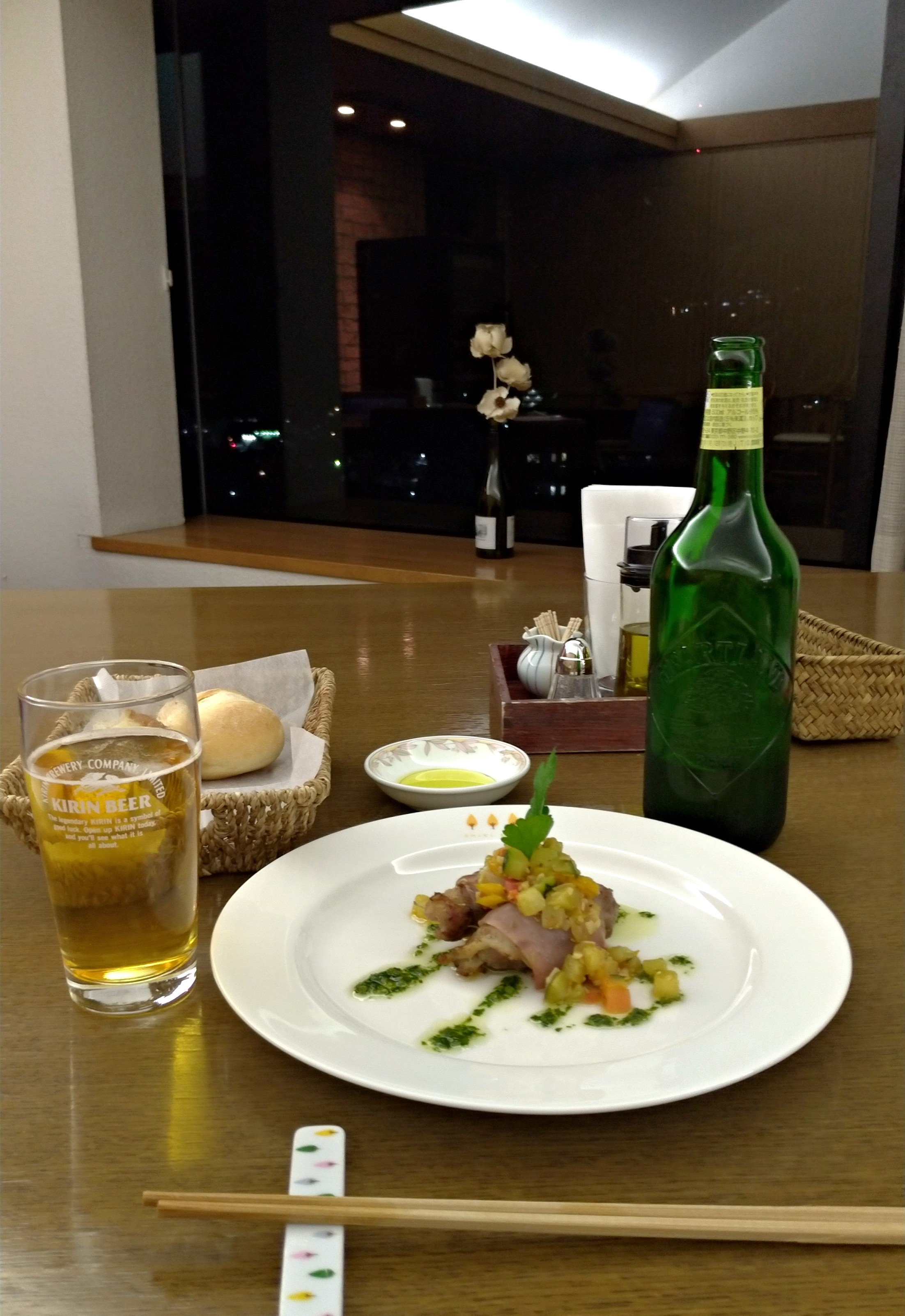 スカイｄｊ Al Twitter 本日の夕食は 四季倶楽部シオン熱海 にて熱海の夜景を眺めながら創作イタリアンのフルコース えっ なんで宿の料理でドリンクこんな安いの ハートランド300円なんだけど 中瓶だよ 500mlだよ 何ここ 最高か ちなみに宿泊料はgoto 静岡県