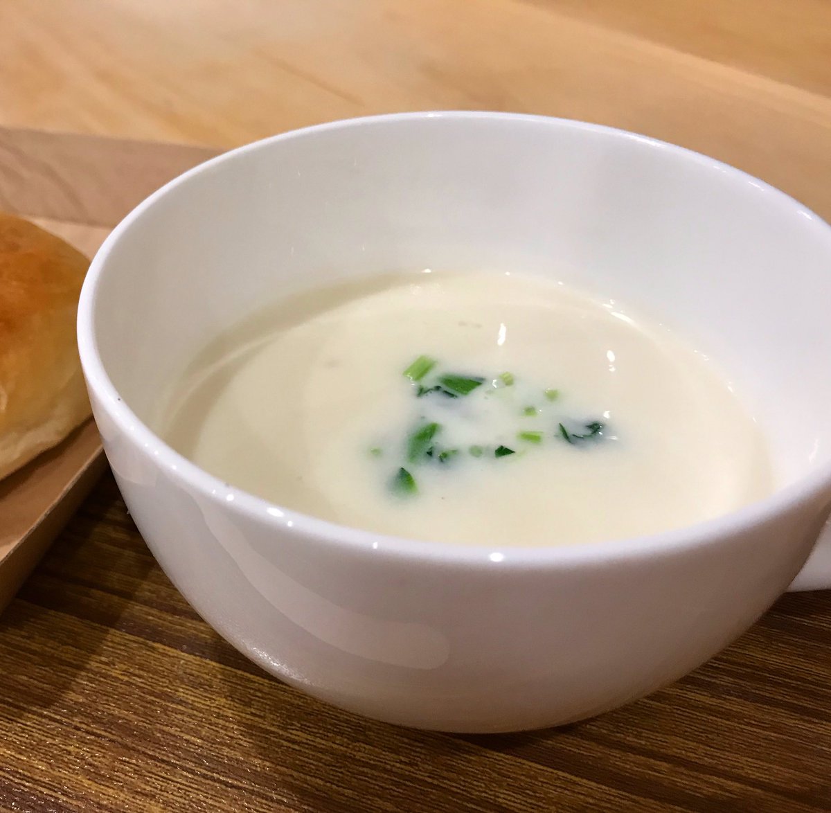 andgreen_cafe's tweet image. 【今週のスープ】
北本産かぶのポタージュ

プチパンフォカッチャにとろ〜り付けてお召し上がりくださいね。やさしいカブの甘みがお楽しみいただけますように。

スープ単品¥450
フォカッチャセット¥550

◎どちらもテイクアウトOK！◎

#北本 #kitamoto #北本野菜 #北本産 #andgreencafe #北本カフェ