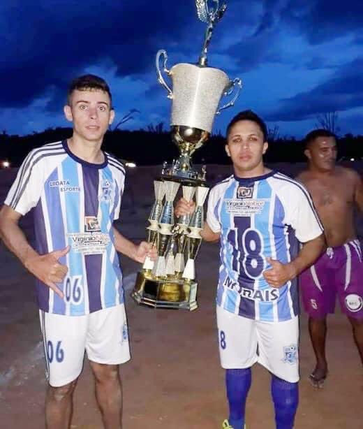 MuseuVarzea's tweet photo. Mercado da bola anda agitado, time paga esses dois atletas pra deixar o clube. 😂😂🤣 https://t.co/OKh7em89Od