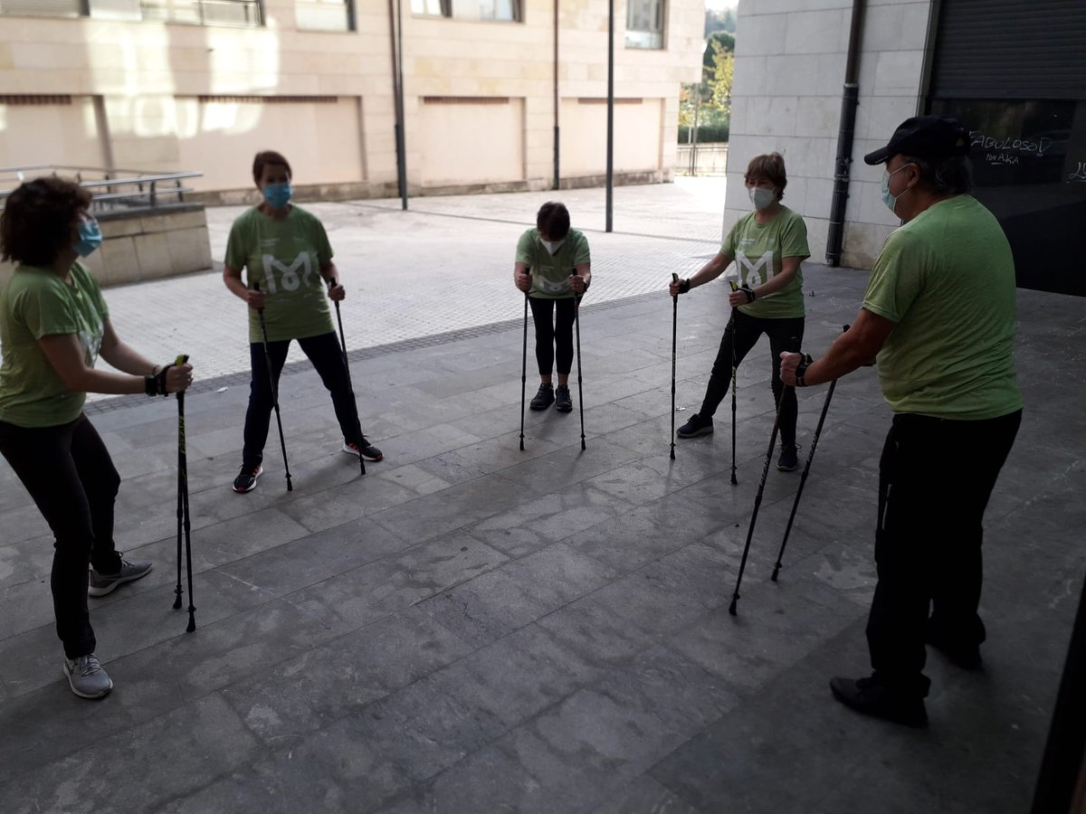 ContraCancerGP's tweet photo. Cada martes y viernes, fomentamos la #vidaactiva con este curso iniciación al #NordicWalking #EnMarcha #Martxan #IparMartxa https://t.co/bbwQjZGzNX https://t.co/XQqkLiMFig