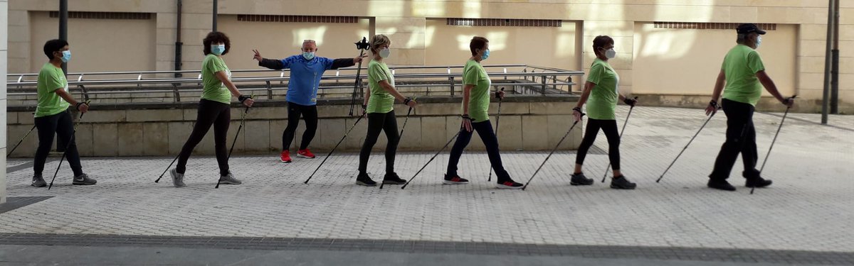 ContraCancerGP's tweet photo. Cada martes y viernes, fomentamos la #vidaactiva con este curso iniciación al #NordicWalking #EnMarcha #Martxan #IparMartxa https://t.co/bbwQjZGzNX https://t.co/XQqkLiMFig