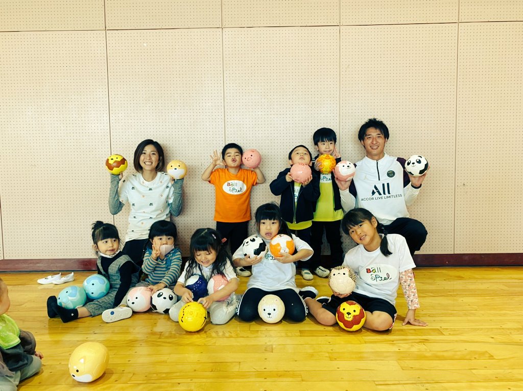 永里亜紗乃 Asano Nagasato 今日はnewアイテム追加 可愛いボール達と一緒にボール遊びしました 子どもたちも可愛いしボールも可愛いし可愛いが溢れてました Sfidas さんありがとうございます 一緒に遊びたい人はこちらまで T Co