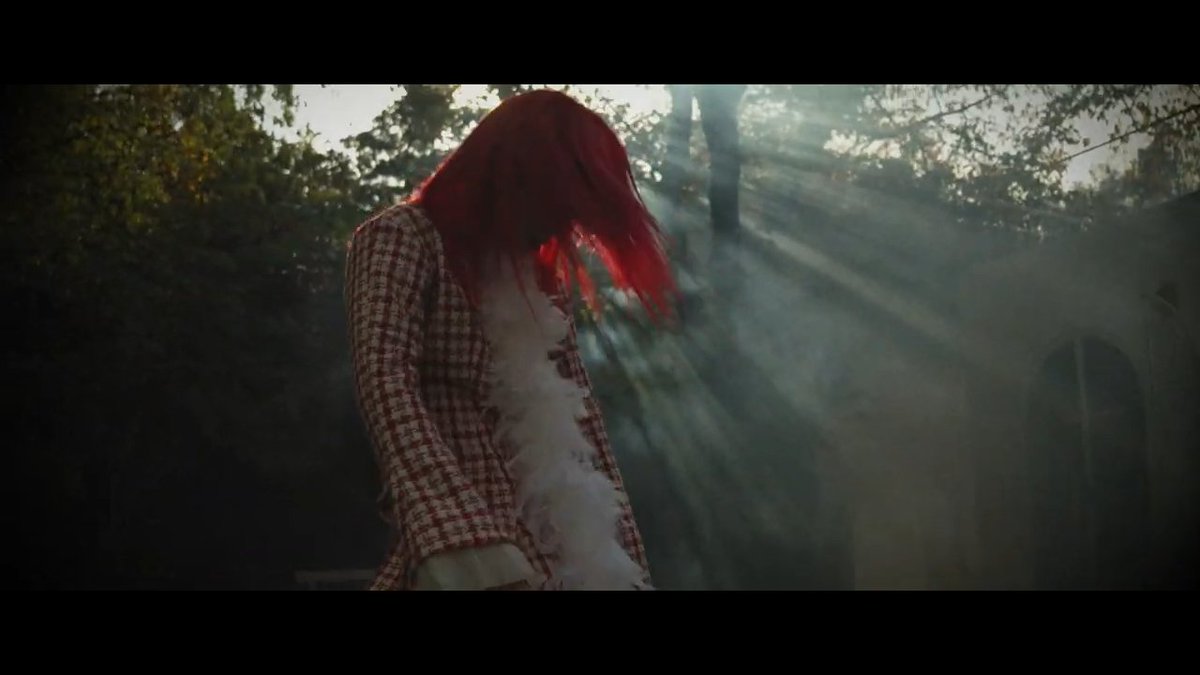 Icursedthegloom's tweet photo. SAVE ME AGAIN - DBO
I'm speechless. The lyric is so deep and i love it. The MV is artistically and intellectually outstanding.
The photography, make-up, and outfit are so detailed and well done. I love it! Thank you for this masterpiece. @young_Dbo
#Dbo #savemeagain https://t.co/90MUTK2taz