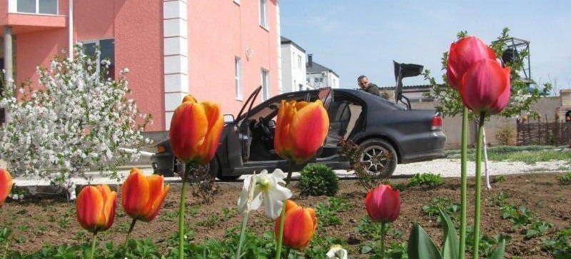 A grill area can be used by any guest, there's also a patio where nice food and cold drinks being served from 8:00 till 23:00 #thetraveltribe #pilgrims #adventureenthusiasts #backpacker #ostello #nature #traveldudes #travelstories hosteltraveler.com/Ukraine-hostel…