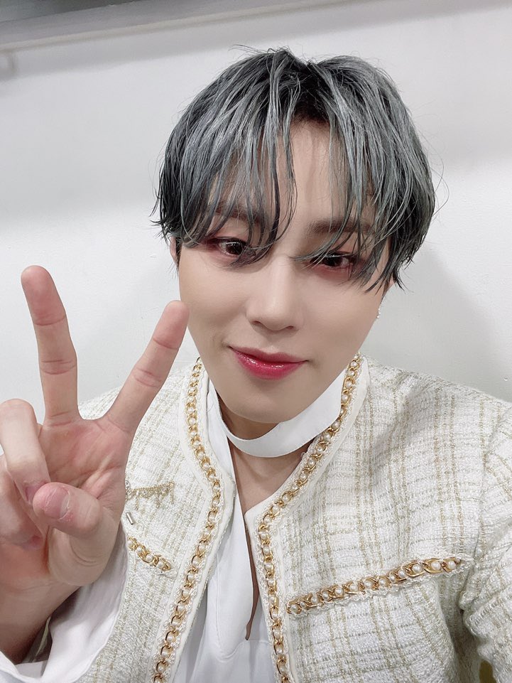 [☁]
⠀
매혹적인 구르미의 ‘그 섬’ 무대 잘 보셨나요?!
⠀
처연, 섹시, 그리고 카리스마까지 겸비한 구르미의 사진 바로 나갑니다!
⠀
내일 만나요 하늘 💜💙💛
⠀
#하성운
#HASUNGWOON
#MIRAGE
#그섬_ForbiddenIsland