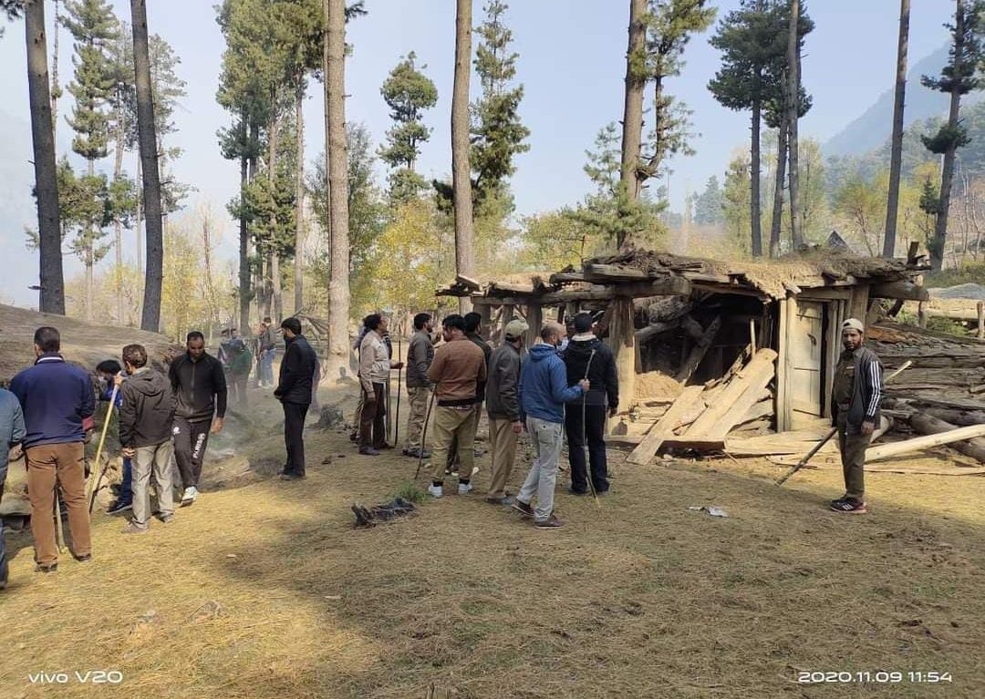 Amirchoudhary__'s tweet photo. Modi Govt is implementing all those black laws which are against the ppls of J&K But When It Comes To FRA, they have no asnwer.
Forest department is harassing Tribal ppls who're the real owners of Forests
But adm isn't implementing FRA in J&K for them. Why?
#ImplementFRA https://t.co/SQAwlDOm6B