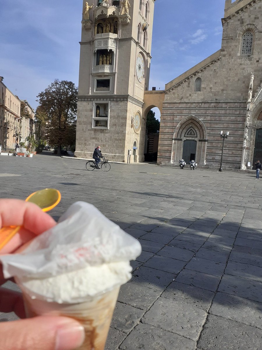 I tried an inferior form of "Breakfastu Sicilianu" today.A granita in front of Messina's Cathedral.This might be borderline legal. In Palermo a fellow was fined to take off his mask to take a smoke...There is a funeral. A Maseratti rode for the dead. Many policemen too.9/n