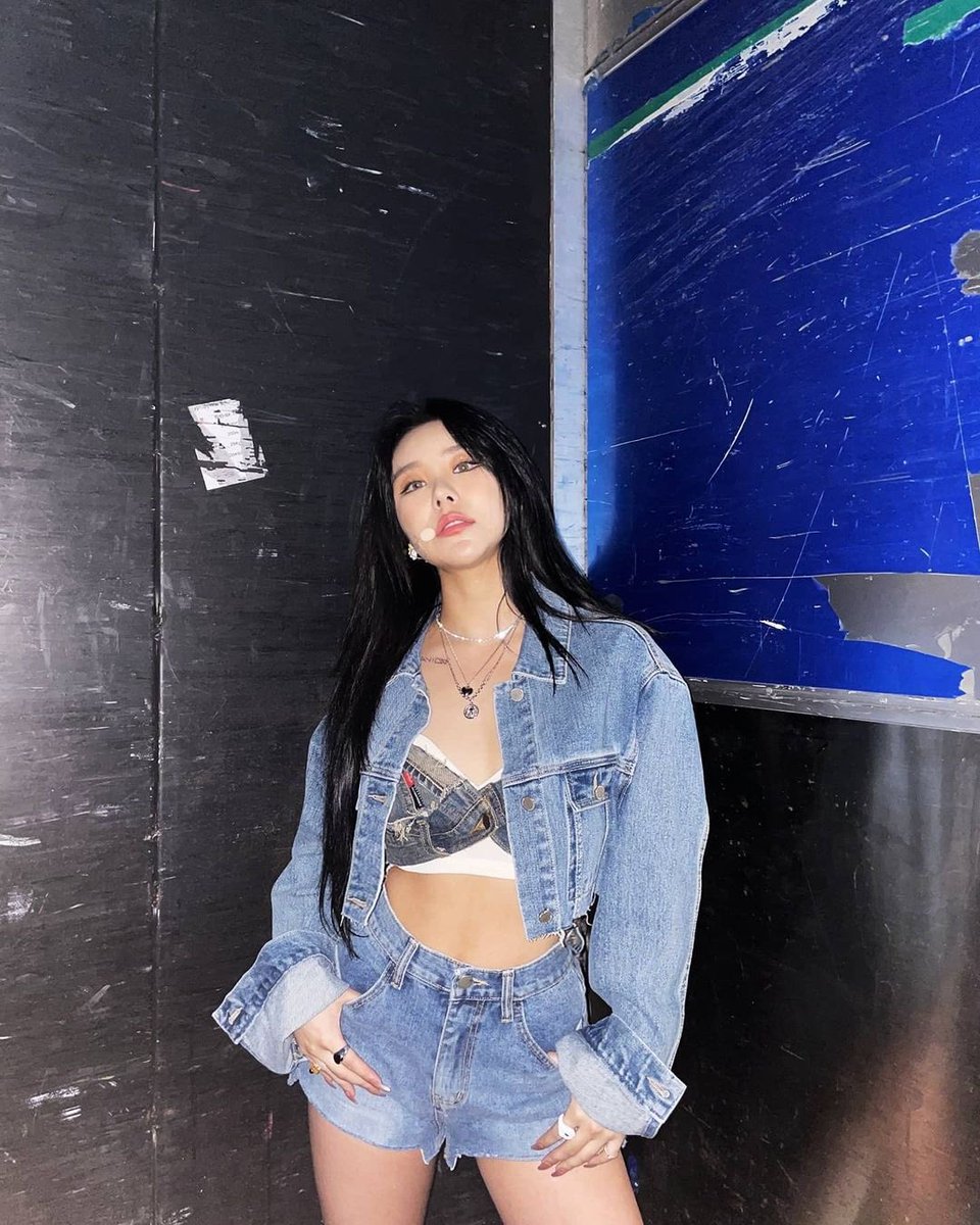 wheein_pics's tweet photo. whee_inthemood IG update https://t.co/DdtBKbKwA3