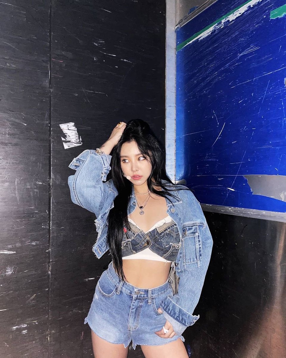 wheein_pics's tweet photo. whee_inthemood IG update https://t.co/DdtBKbKwA3