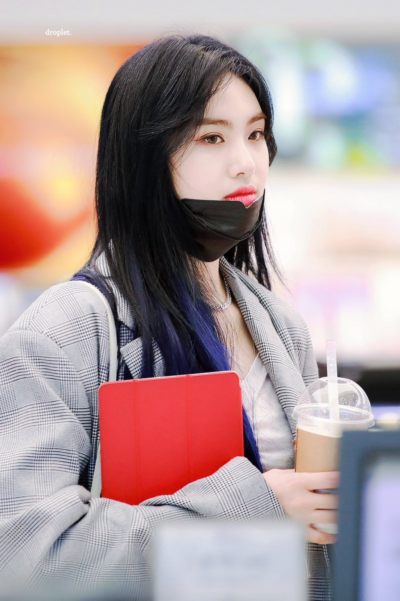 AISHASLOOK's tweet photo. #AISHA #아샤 #EVERGLOW https://t.co/j0JQUjBMca