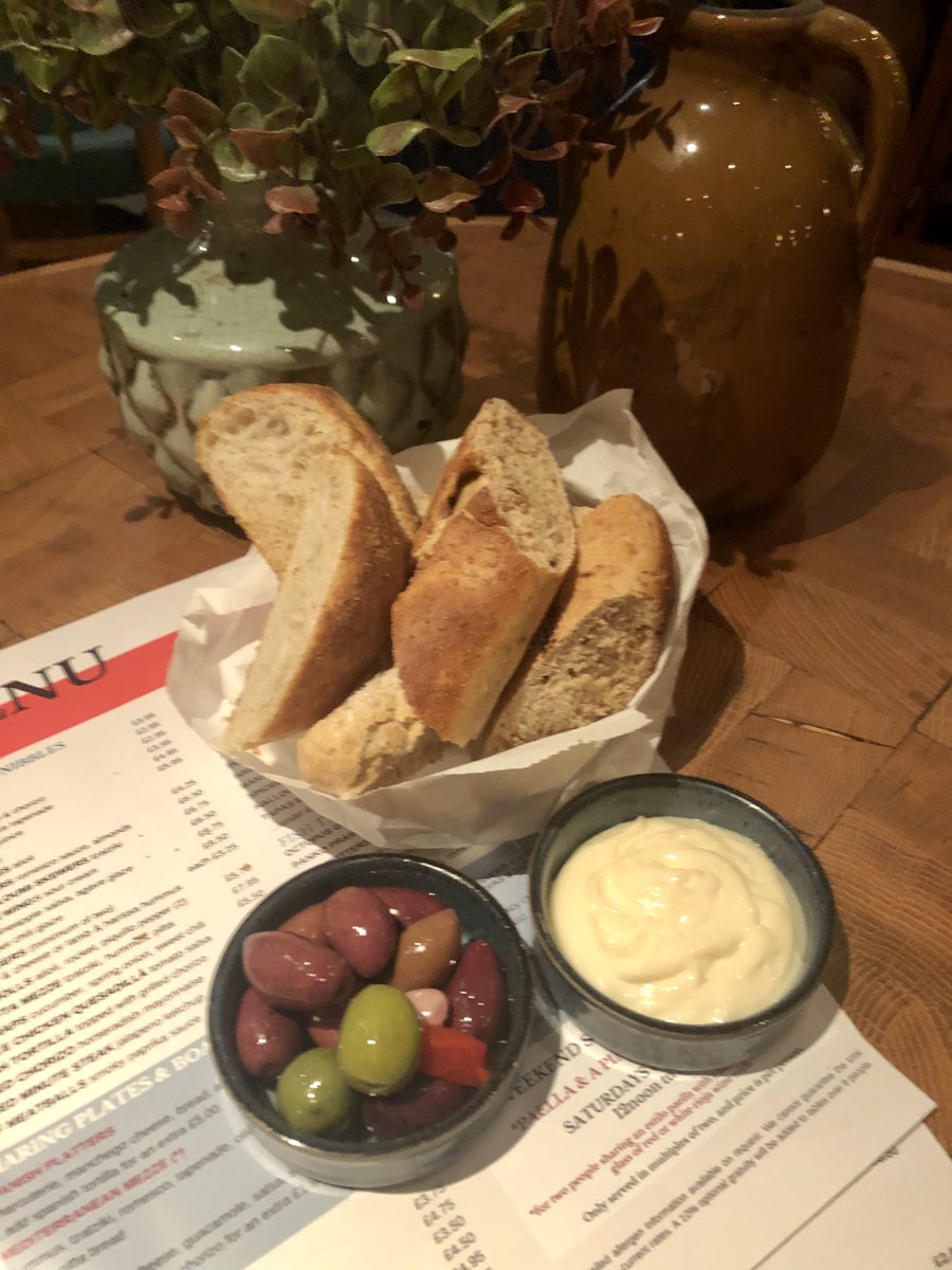 Bar Estilo Teddington tweet media