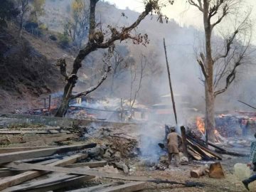 HerNameIs_Bea's tweet photo. Hello #World, I'm sorry to disturb your Friday shopping, but THIS is happening beyond our narrow lens. So far at least 3 people have been killed this morning by Indian shelling at #LoC. 
📢 Targeting civilians is a #WarCrime. 

#NeelumValley #AJK #AzadKashmir #Pakistan https://t.co/O6j0qv4Zwq