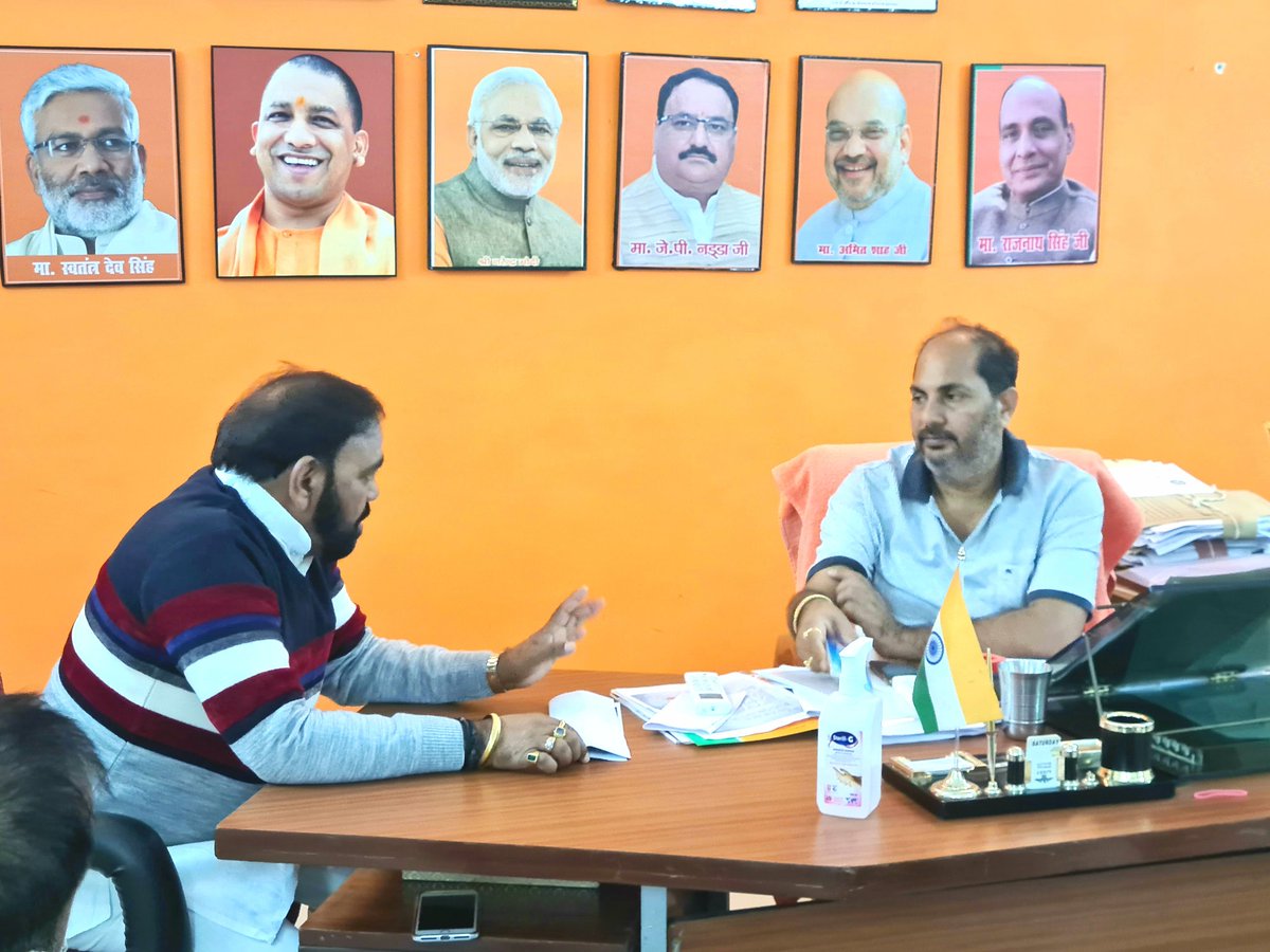 राज्यमंत्री स्वतंत्र प्रभार एवं प्रभारी मंत्री जौनपुर माननीय श्री <a href="/upendratiwari_/">Upendra Tiwari</a> जी से लखनऊ आवास पर मल्हनी उपचुनाव के परिणाम आने के बाद परिस्थितियों पर विस्तृत चर्चा,चुनावी अनुभव को साझाकर दीपावली की शुभकामनाओ का आदान प्रदान हुआ| 💐
<a href="/BJP4UP/">BJP Uttar Pradesh</a> <a href="/UPGovt/">Government of UP</a>