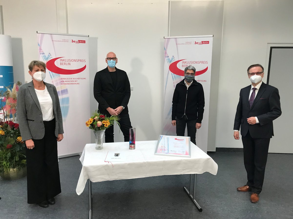 (1/2) Die <a href="/zlb_Berlin/">ZLB Berlin</a> hat den Berliner #Inklusionspreis in der Kategorie Mittelständische #Unternehmen gewonnen. Die ZLB trägt die wirtschaftliche &amp; soziale Verantwortung für 336 Beschäftigte - 34 von ihnen haben eine #Schwerbehinderung, eine Beschäftigungsquote von 10%.