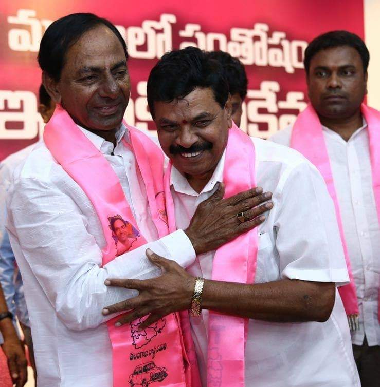NareshKolukula2's tweet photo. మా రజక నాయకులు మాజీమంత్రి బస్వరాజు సారయ్య  గారికి గవర్నర్  కోటాలో MLC గా నియామకం చేయిచున్న తెలంగాణా రాష్ట్ర సమితి పార్టీ అధినేత, ముఖ్య మంత్రి శ్రీ కల్వకుంట్ల చంద్రశేఖర రావు
గారు ,వర్కింగ్ ప్రెసిడెంట్ @KTRTRS
గార్ల కు గౌరవ అభినందనలు
@TelanganaCMO  @TSwithKCR https://t.co/lR4322TPB1
