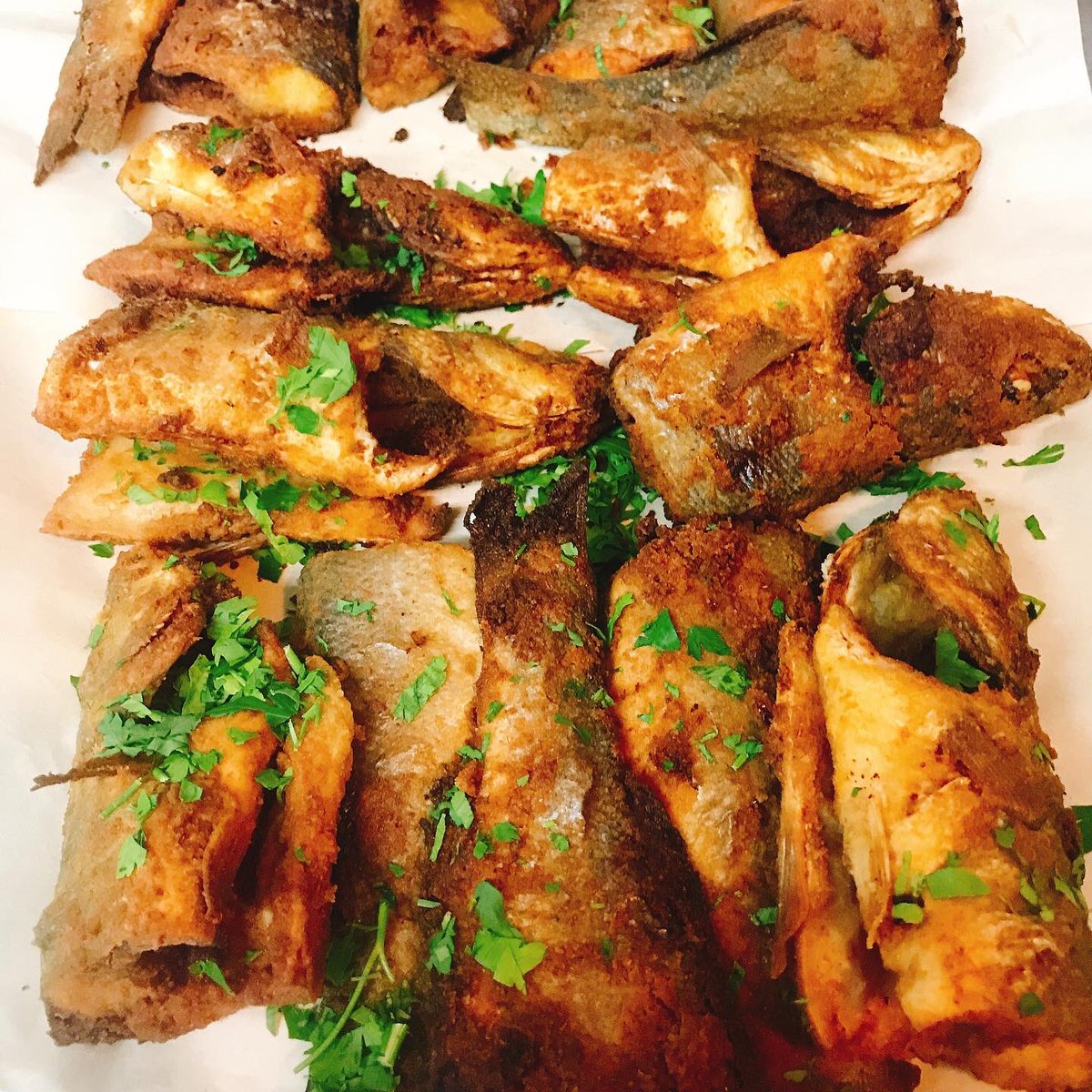 Mamareemkitchen's tweet photo. Sea bass fish fried in a crunchy delicious easy recipe. اطيب سمك مقلي و مقرمش #seabass #seabassrecipe #seabas #fish #fishrecipes #سمك_مقلي #سمك #سمك_طازج #سمكة #سمكاتي https://t.co/MVvA9RMaFv