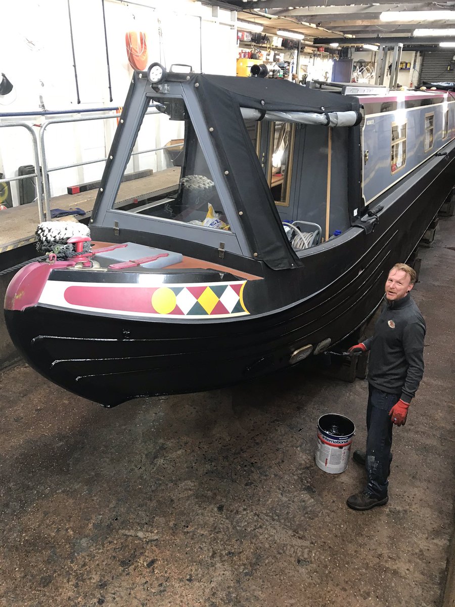 venetianmarina's tweet photo. It might be Friday 13th but that doesn’t stop play at Venetian Marina. Bigsby putting a second coat of blacking onto NB West Ridings. 🥳

#venetianmarina #boatblacking https://t.co/jYtWSFoEea
