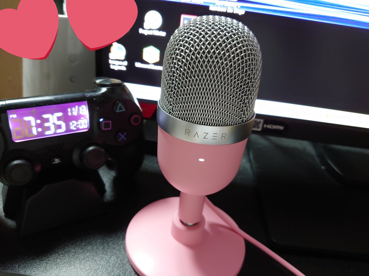 O Xrhsths 芦澤佳純 Sto Twitter Razer Seiren Mini をいただきました ありがとうございます コロンとかわいいカプセル型 軽いしマイクを少し倒して方向を調節できるのでマイクアーム使う人もそうでない人も使いやすそう Razer T Co